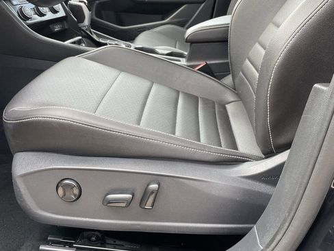 Used 2024 Volkswagen Jetta SE image 23