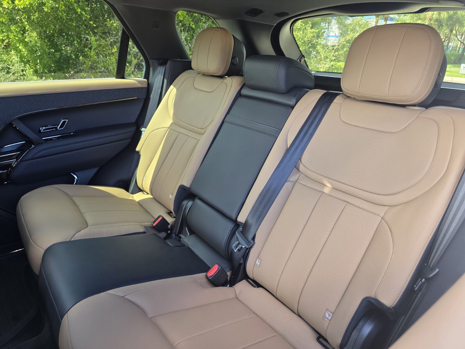 New 2027 Land Rover Range Rover Sport Dynamic SE AWD/4WD image 13