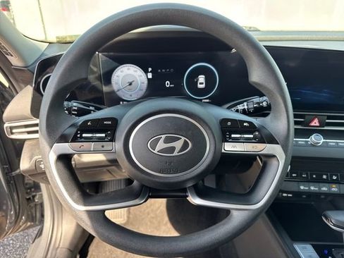 Certified 2024 Hyundai Elantra SEL image 18