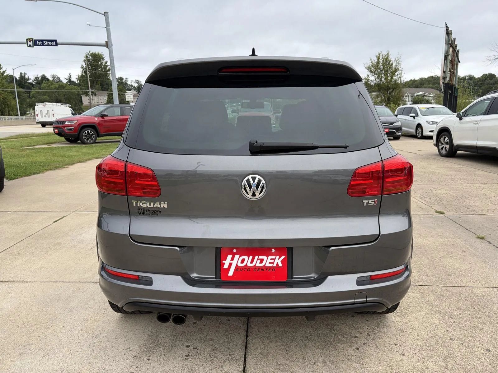 Used 2016 Volkswagen Tiguan R-Line FWD image 7