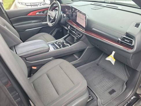 Used 2024 Chevrolet Traverse Z71 w/ Enhanced Driving Package AWD/4WD image 21