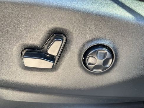 Certified 2023 Chrysler Pacifica Touring-L image 18