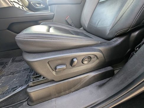 Used 2024 Chevrolet Suburban LT image 15