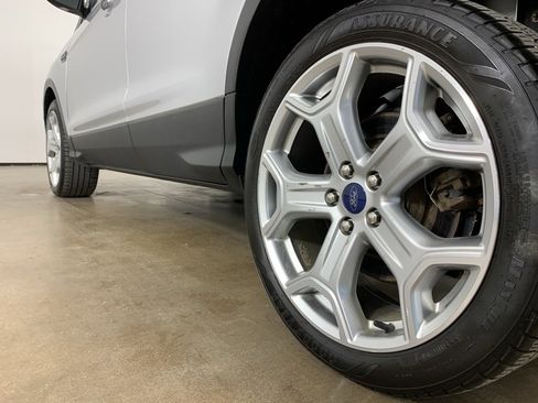 Used 2019 Ford Escape Titanium image 15