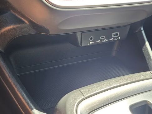 Used 2025 Subaru Crosstrek 2.0i Premium image 31