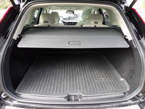 Certified 2024 Volvo XC60 B5 Plus w/ Climate Package image 27