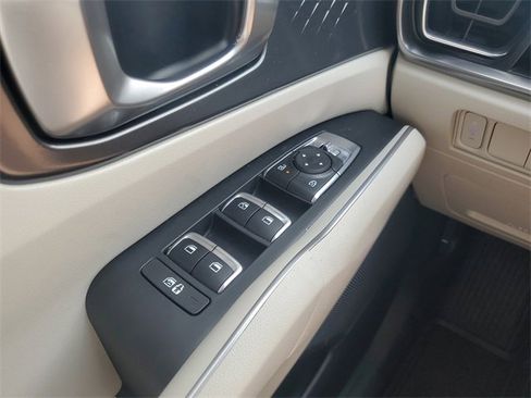 Certified 2025 Kia Sorento S image 28