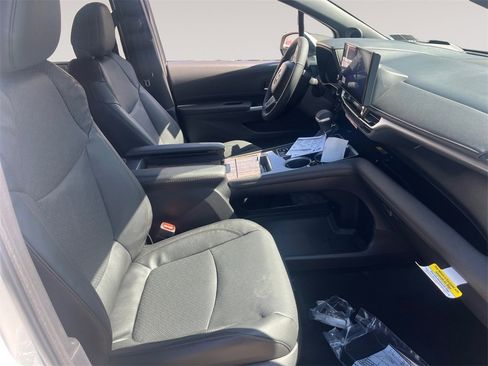 New 2026 Toyota Sienna Platinum image 15