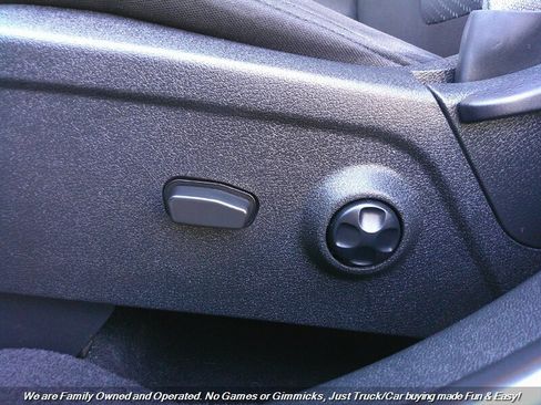 Used 2020 Dodge Journey SE w/ SE Popular Equipment Group image 19