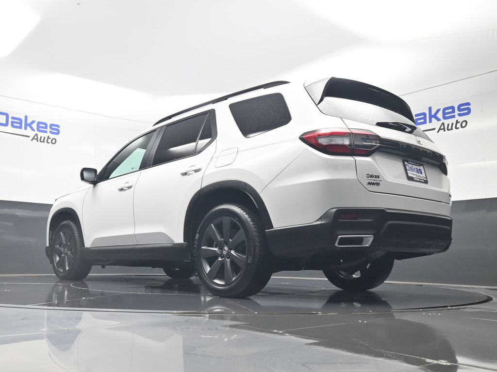 Used 2025 Honda Pilot Sport image 40