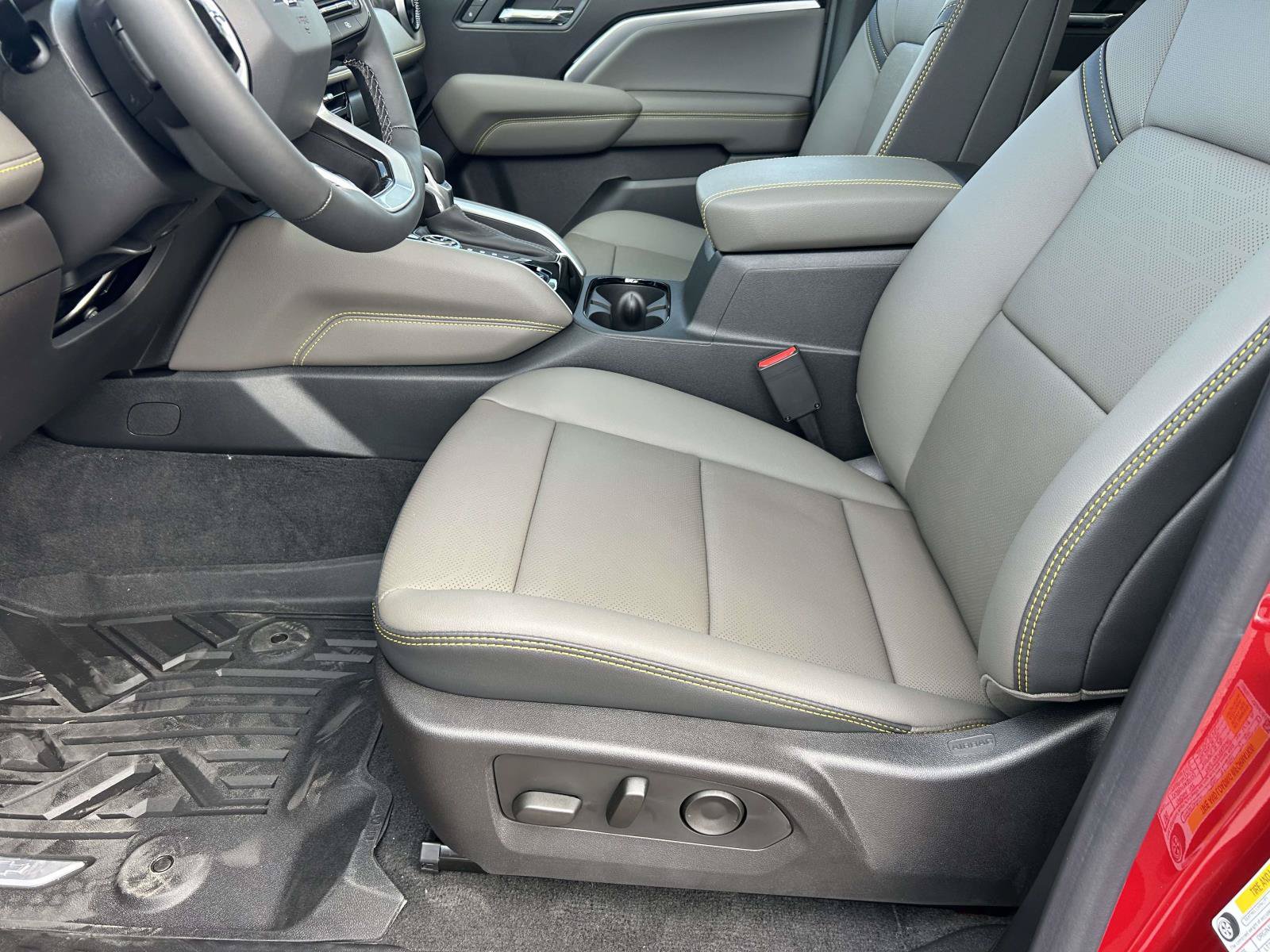 New 2026 Chevrolet Colorado ZR2 w/ Technology Package AWD/4WD image 18