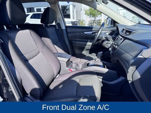 Used 2020 Nissan Rogue SV image 17