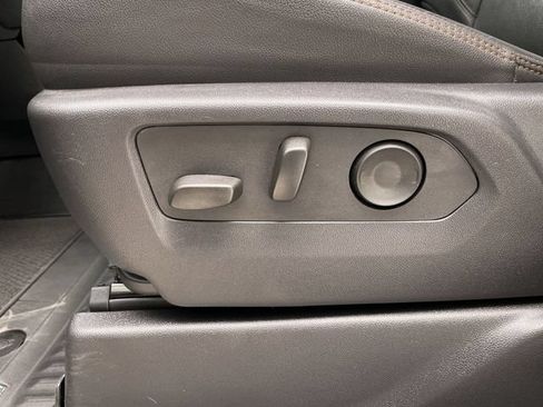 Used 2025 GMC Sierra 3500 AT4 w/ AT4 Premium Plus Package AWD/4WD image 12