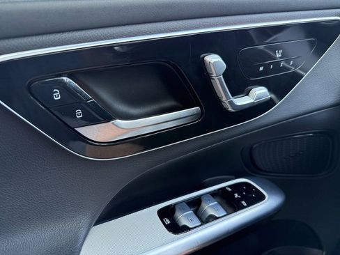 Used 2024 Mercedes-Benz GLC 300 4MATIC image 26