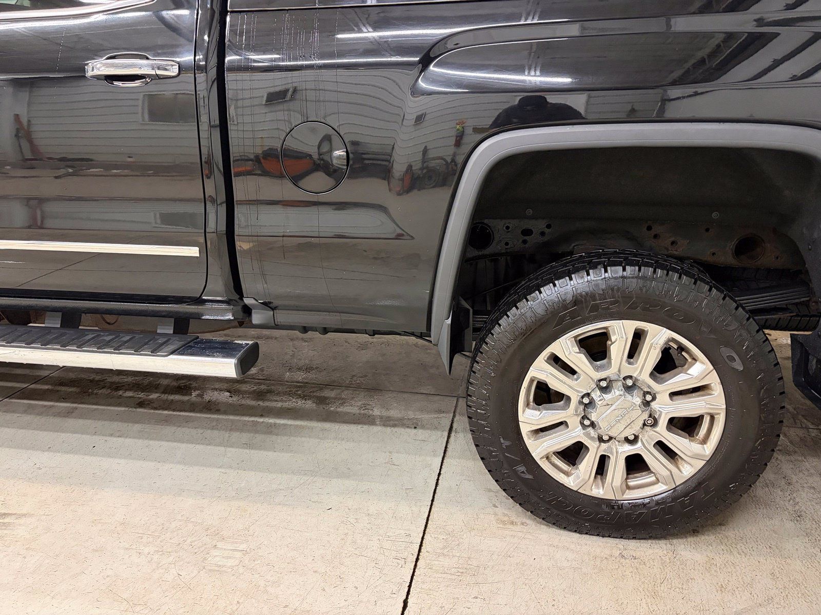 Used 2019 GMC Sierra 2500 SLT w/ Duramax Plus Package AWD/4WD image 6