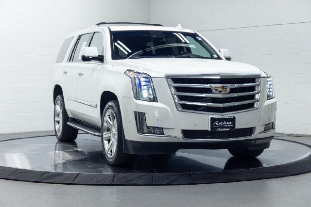 Used 2018 Cadillac Escalade Premium Luxury AWD/4WD image 4