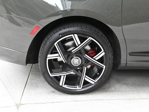 New 2025 Rolls-Royce Cullinan Black Badge image 23