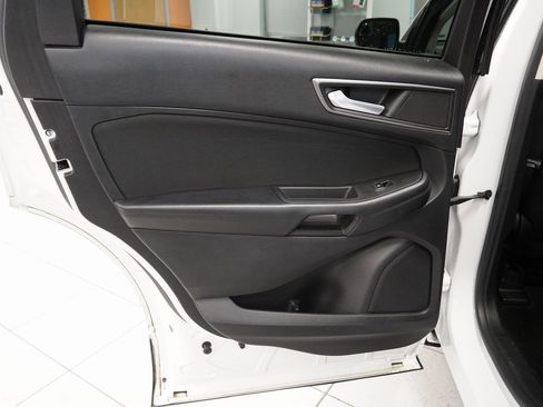 Used 2015 Ford Edge SE image 24