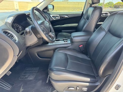 Used 2020 Nissan Pathfinder SL image 12