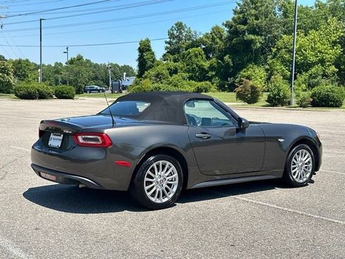 Used 2017 FIAT 124 Spider Classica RWD image 5