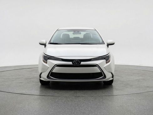 Used 2025 Toyota Corolla LE image 2