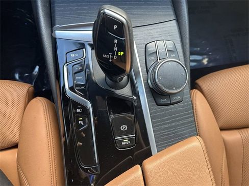 Used 2023 BMW 530e w/ M Sport Package image 23