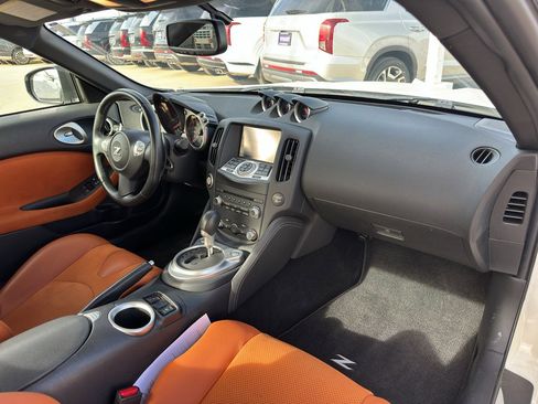 Used 2016 Nissan 370Z Touring image 29