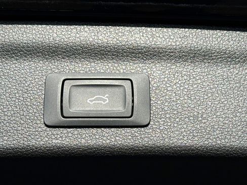 Certified 2025 Audi Q3 2.0T Premium image 12