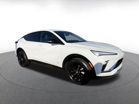 Used 2025 Buick Envista Sport Touring image 2