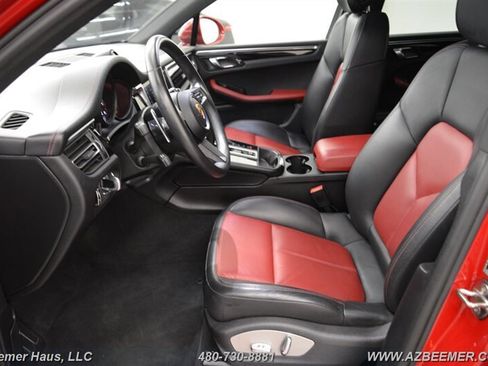 Used 2022 Porsche Macan image 12