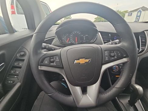Used 2020 Chevrolet Trax LT w/ LT Convenience Package FWD image 35