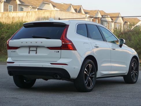 Used 2019 Volvo XC60 T5 Momentum w/ Multimedia Package image 5