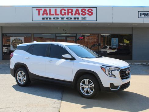 Used 2022 GMC Terrain SLE FWD image 2