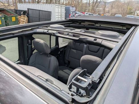Certified 2022 Jeep Wrangler Unlimited Sport w/ Sun And Sound Package AWD/4WD image 21