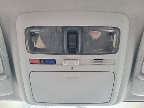 Used 2018 Subaru Forester 2.5i Premium w/ All-Weather Package image 21