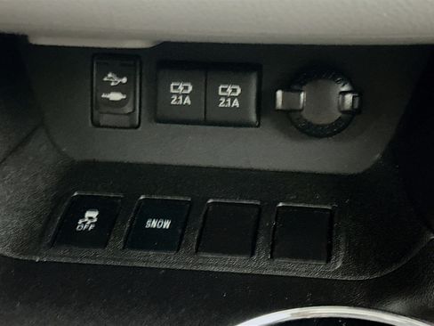 Used 2017 Toyota Highlander XLE image 26