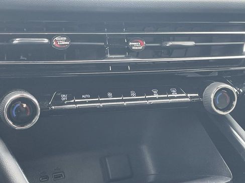 Used 2024 Chevrolet Traverse LT w/ Midnight/Sport Edition image 23