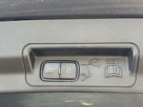Used 2020 Ford Explorer Limited RWD image 33