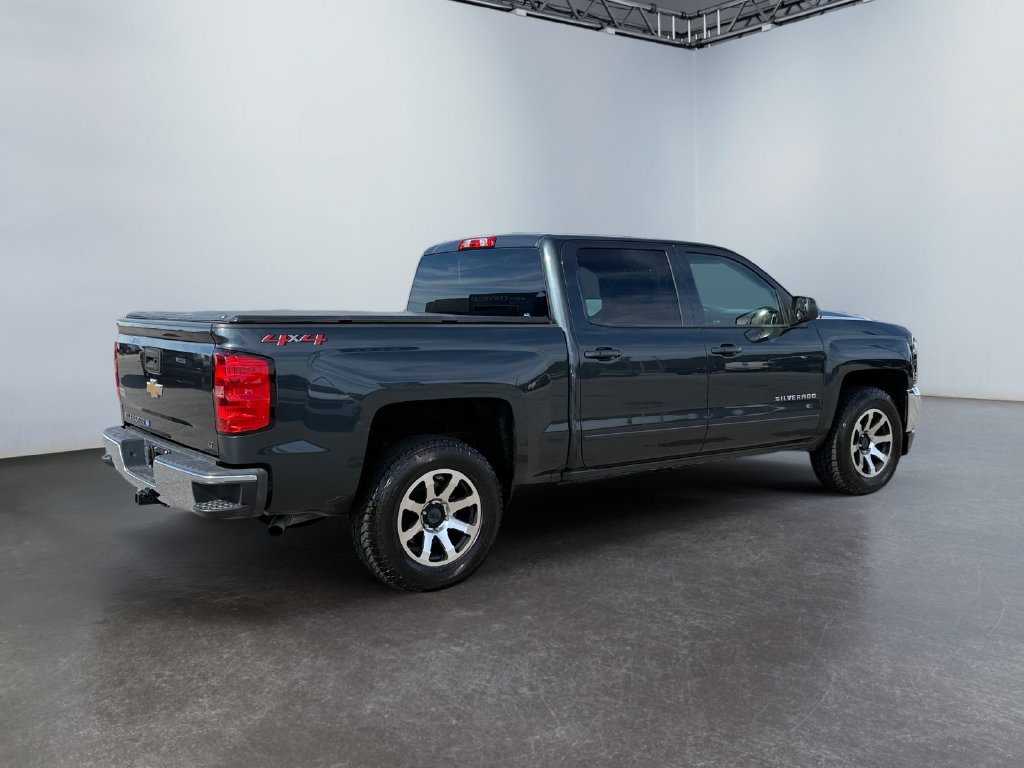 Used 2018 Chevrolet Silverado 1500 LT w/ LT Eassist Package AWD/4WD image 3