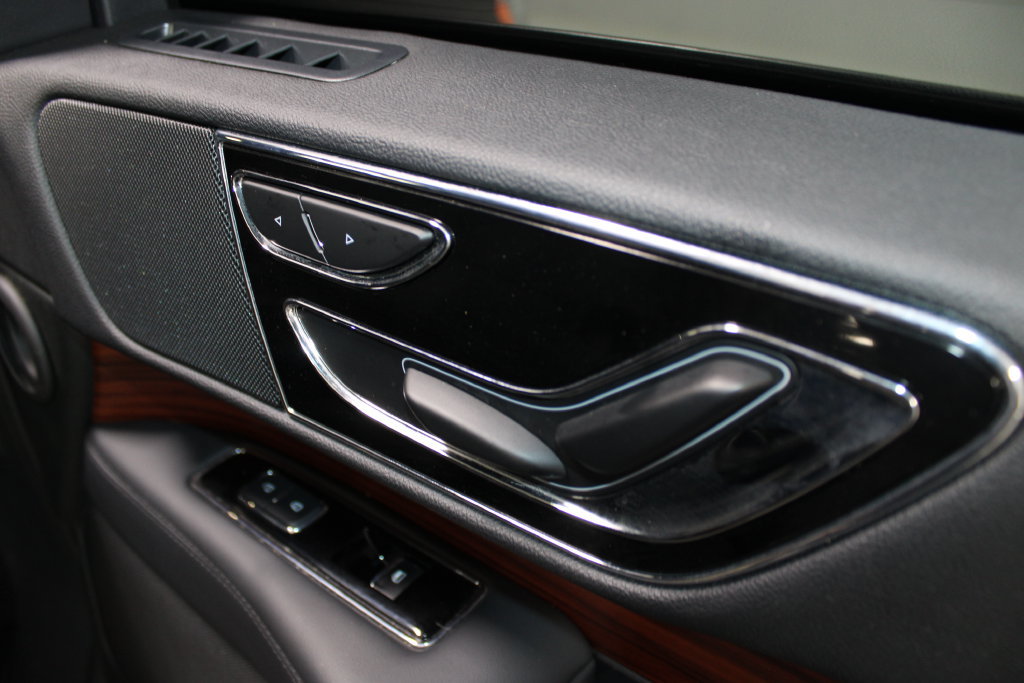 Used 2024 Lincoln Navigator Premiere AWD/4WD image 24