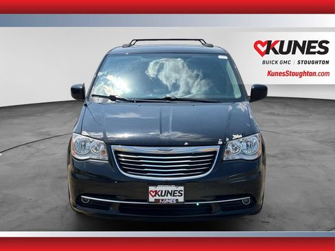 Used 2016 Chrysler Town & Country Touring FWD image 2