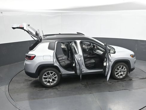 Used 2025 Jeep Compass Limited AWD/4WD image 50