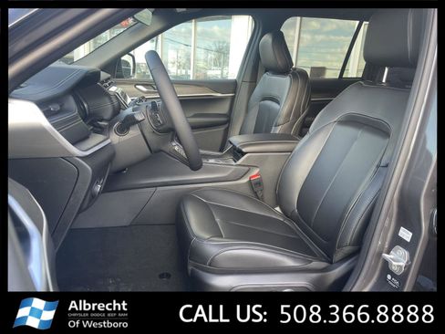 New 2025 Jeep Grand Cherokee Limited image 10