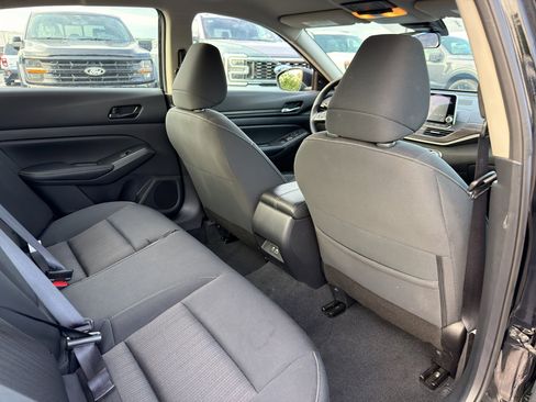 Used 2025 Nissan Altima 2.5 SV FWD image 11