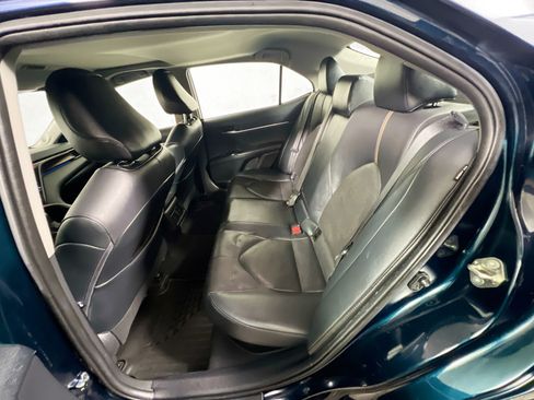 Used 2020 Toyota Camry XLE w/ Sunroof Package FWD image 30