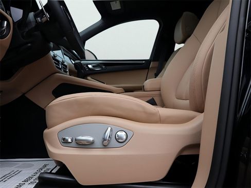 New 2025 Porsche Macan image 34
