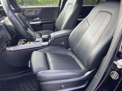 Used 2022 Mercedes-Benz GLB 250 image 27