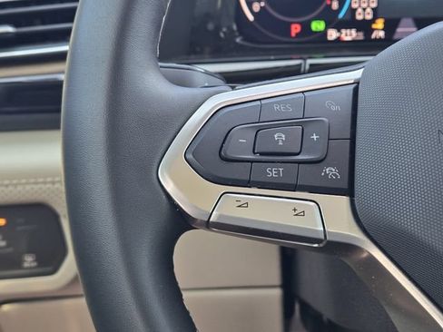 Used 2024 Volkswagen Atlas SE FWD image 28