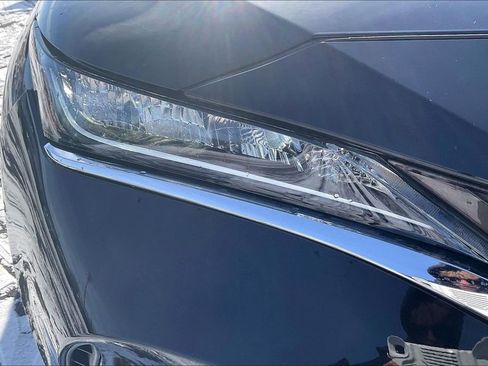 Used 2022 Toyota Venza LE image 31