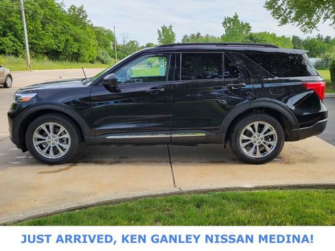 Used 2023 Ford Explorer XLT w/ Equipment Group 202A AWD/4WD image 6